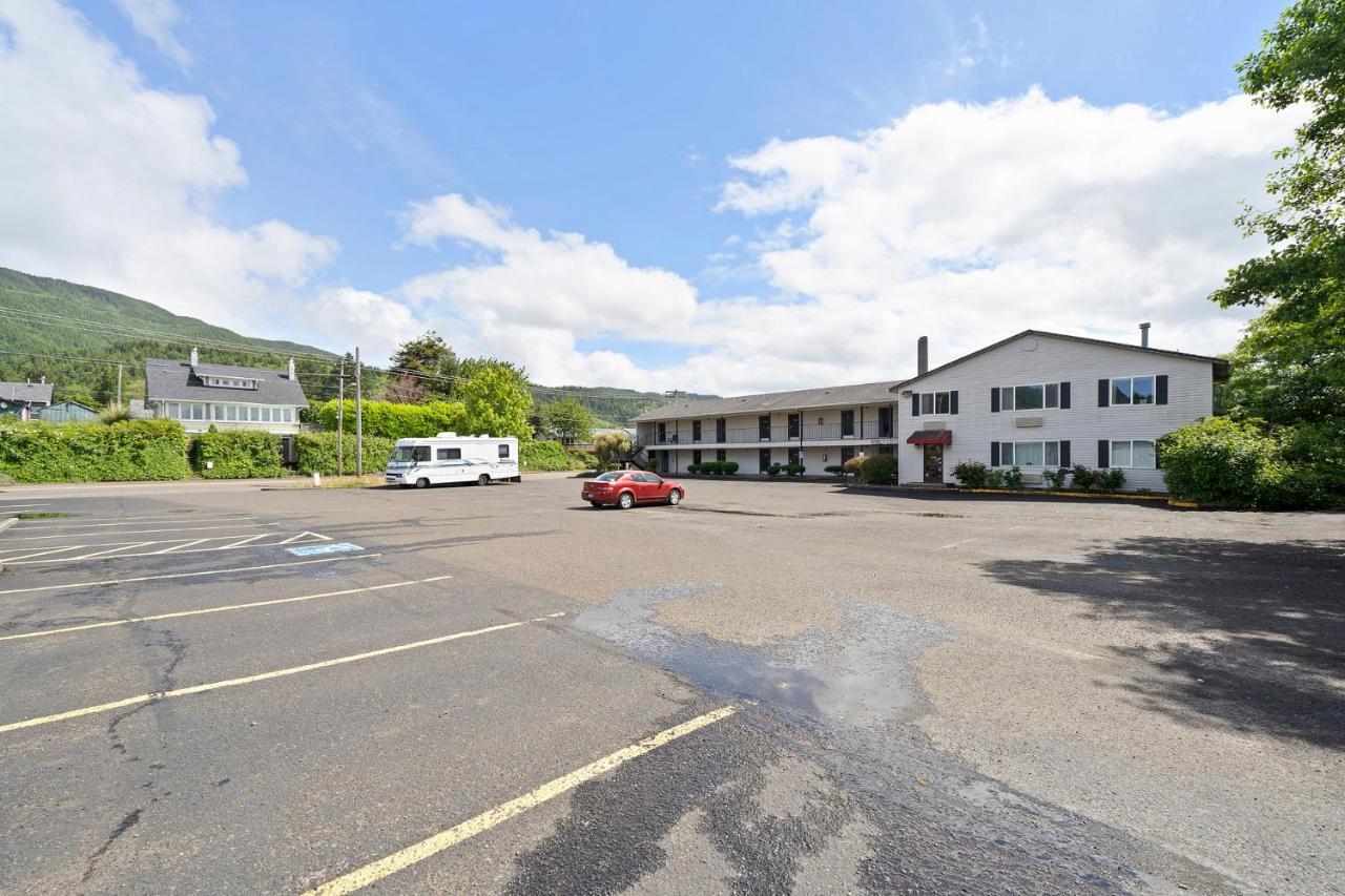 Garibaldi Inn At The Bay Exterior photo