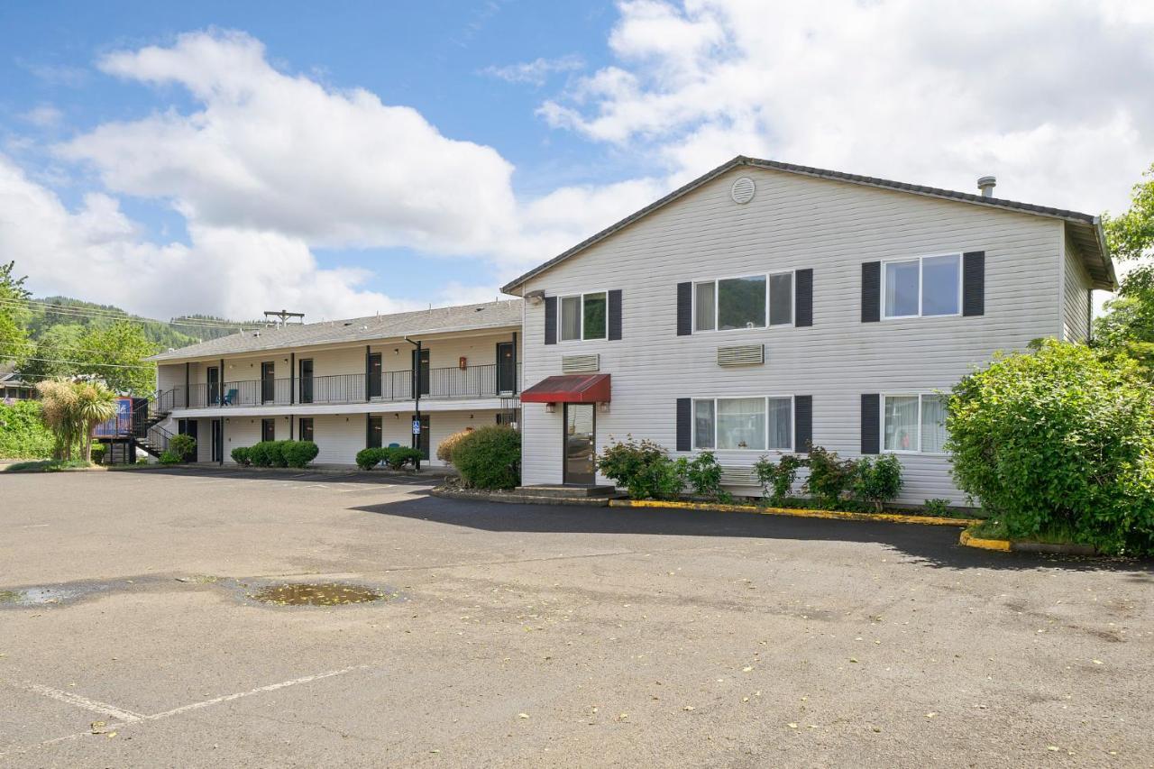 Garibaldi Inn At The Bay Exterior photo