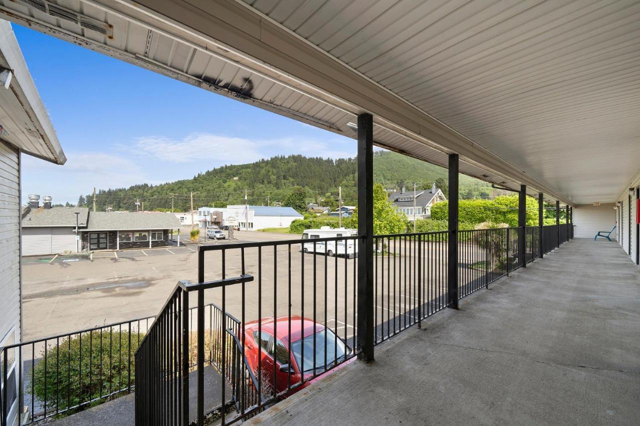 Garibaldi Inn At The Bay Exterior photo