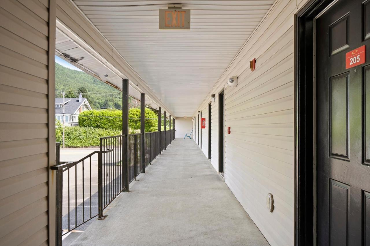 Garibaldi Inn At The Bay Exterior photo